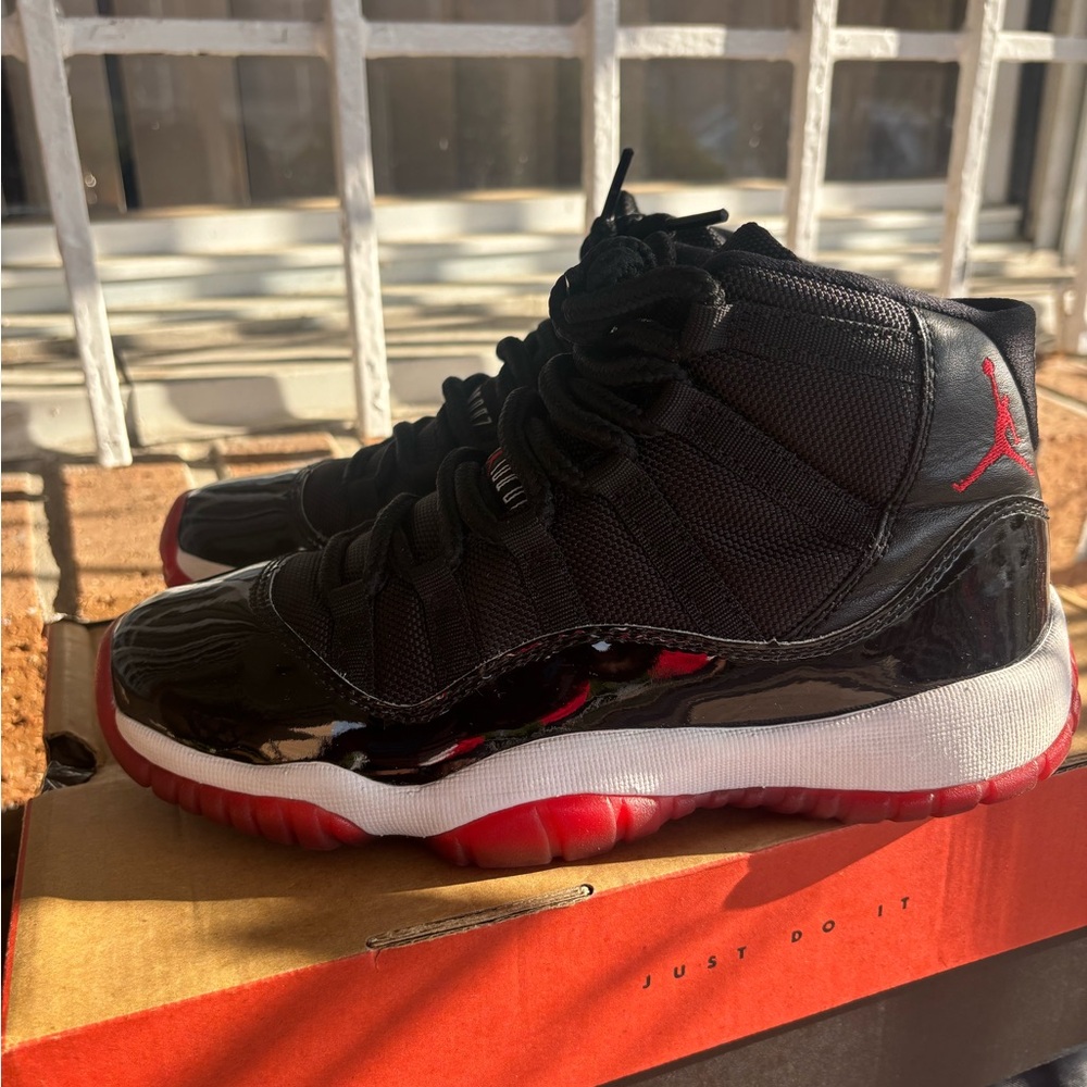 Jordan Women's Shoes Black and Red